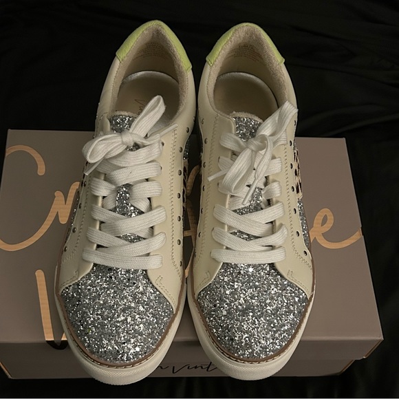 Crown Vintage Sneakers - Picture 4 of 4